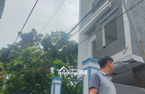 Bán nhà 3 tầng 1 tum, sân riêng gần BX Yên Nghĩa – Hà Đông